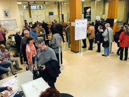 Cada vez falta menos para que los y las mexicanas participen en las elecciones más grandes en la historia del país, en las que la ciudadanía votará por casi 20 mil puestos del gobierno federal y local en las 32 entidades de la república. Gran Afluencia En El Consulado De Paris En El Inicio De Las Jornadas De Deposito Del Voto