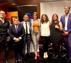 Cristina Reyes Hidalgo নিজের কভার...