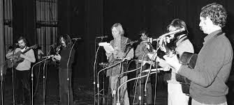 ¡el pueblo unido, jamás será vencido! is one of the most internationally renowned songs of the nueva canción chilena (new chilean song) movement. Patrimonio Musical La Universidad De Chile Celebra Los 50 Anos De La Cantata Santa Maria De Iquique Diario Y Radio U Chile