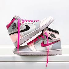 What Pokes Out From Underneath The Light Grey Uppers Of The Jordan 1 Sb Nyc To Paris Anyone Rub Theirs All The Way Off Sneakers Chic Sneakers Fresh Shoes