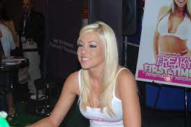 File:Shawna Lenee at AVN Adult Entertainment Expo 2008.jpg - Wikimedia  Commons
