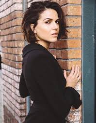 Damn, i have such a crush on her. Pin By Stasja Kroft On Evil Regal Most Beautiful Women Beautiful Women Women