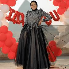 ‪نزلي الفستان نزلي الفستان اديني نزلته ياكش تحبوه 🤣 . . _ dress by Somy  Dresses _ makeup Aya kamel MakeupArtist _ photo by Sameh Selim Photographer  .$‬‏