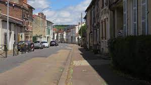 Surrounded by hills and champagne vineyards, the city is traversed by the river aube, from which it derives its name. Bar Sur Aube Un Jeune Homme Violemment Agresse Dans La Rue La Semaine Passee