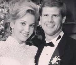 CONHEÇA A ESPOSA DE CLARK HUNT, TAVIA SHACKLES: SUA CARREIRA, VIDA DE  CASADA, FILHOS