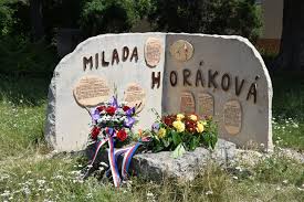 Právničku, národněsocialistickou poslankyni a bojovnici za práva žen nechali vládnoucí. Mesto Plzen Si Pripomnelo 69 Vyroci Popravy Milady Horakove Oficialni Informacni Server Mesta Plzne