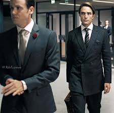 Robert douglas thomas pattinson (born 13th may, 1986 in london, england) is an english actor. In The Footsteps Of Robert Pattinson Tenet Costume Designer Jeffrey Kurland Talks To Esquire Uk Tenet Is A Film About Many Things From Entropy To Time Travel Armageddon To Environmentalism But