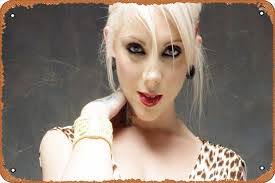 Maria Brink's Instagram, Twitter & Facebook