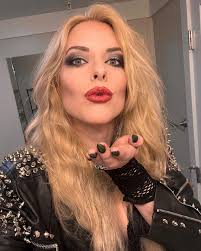 Happy Heavy Birthday to our High Priestess of the Night; Laura, all the  best to you…cheers🍻👌🏻🎤💥🔥🔥🤘🏻🤘🏻🤘🏻🤘🏻🤘🏻 all📸 by me, all  Rights the Burning Witches