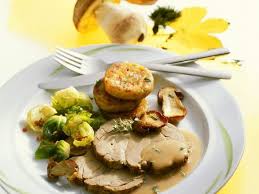 Frischlingskeule Mit Steinpilzsauce Ist Ein Rezept Mit Frischen Zutaten Aus Der Kategorie Wildschwein Probieren Sie Steinpilzsauce Frischling Abendessen Ideen