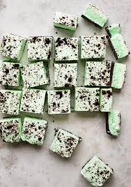 Carres Glaces A La Sauterelle A La Menthe Aux Guimauves Aux Biscuits Oreo Trois Fois Par Jour Baking Sweets Christmas Food Food