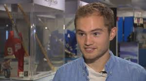 Gordie Howe's grandson privately views SaskTel Hockey Hall of Fame display 