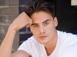 Laurence Johnson's Instagram, Twitter & Facebook