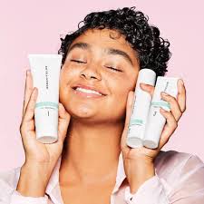 Non-comedogenic pink primer with sunscreen benefits