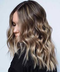 Aggiungi più rosso al viola o anche un pizzico di nero o grigio per ottenere una . Tagli Capelli Scalati 2022 Corti Medi Lunghi 120 Immagini