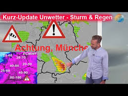 Umgestürzte bäume, abgerissene äste, die teils auf geparkte autos krachten, überflutete. Prsyrrdnfn7kkm