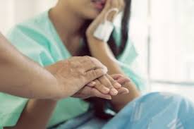 Jika kram ini terasa sangat sakit, ini merupakan salah satu tanda lainnya bahwa anda perlu segera mengunjungi dokter. Hindari Munculnya Tanda Tanda Keguguran Hamil 2 Bulan Kenali Penyebab Keguguran Di Trimester 1 Semua Halaman Nakita