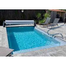 Localisées en 1 er lieu au niveau de votre ligne d'eau, vous vous rendez rapidement compte qu'elles se prolongent sur tout votre bassin, sauf en partie émergée ! Piscine Coque Avec Banquette Graf Pals Distripool