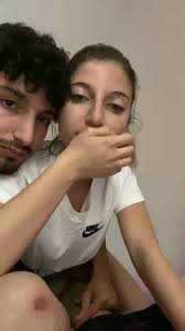 TE LO SUCCHIO UN PO IN PUBBLICA - Teen Milanese | Solopornoitaliani