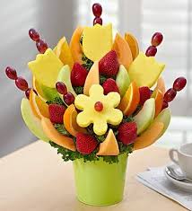 Their Celebration Just Got Sweeter With This Fruit Bouquet That S Perfect For Birthdays Annivers Delicious Fruit Edible Arrangements Edible Fruit Arrangements