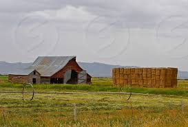 Οι τύποι δωματίων ενδέχεται να ποικίλουν. Rustic Barn And Haystack By Tim Thornton Photo Stock Snapwire