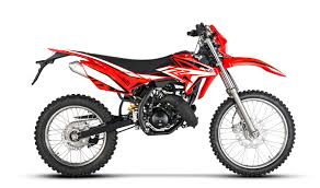 La beta rr 250 es una de las estrellas del segmento 'dos y medio' 2t de enduro. Beta