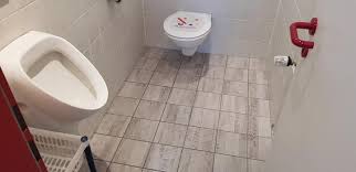 Mit nur wenigen handgriffen lassen sich veraltete badfliesen mit klebefolie erneuern und machen badezimmer den neuen lieblingsraum mit kreativem design und wohlfühlcharakter. Pin Auf Bad Pfaffen
