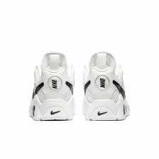 En revanche, le système unique de laçage est doté de boucles de fermeture. Nike Air Barrage Low White Black Cw3130 100 Outback Sylt