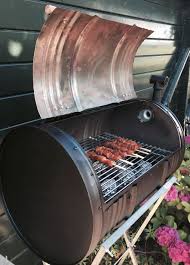 Onze Barbecue Bbq Zelf Gemaakt Diy Van Een Olievat Barrel Olievat Komt Van Een Raffinaderij Uit Omgeving Zaandam Diy Grill Backyard Grilling Bbq Grill Design