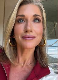 This mascara will have you throwing away all of your other mascara you  have. It's nourishing for your lashes because its infused with Hyaluronic  acid, vitamin b and Sheabutter! Trust me, you'll