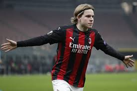 Der bundesligist sicherte sich das norwegische offensivtalent vom ac mailand. Jens Petter Hauge Herjet Med Mal Og Assist Milan Snudde 0 2 Til 4 2 Vg