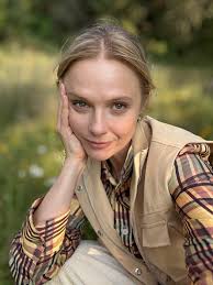 No han sido días fáciles. Perder a alguien siempre implica un dolor y un  duelo. Un vacío y un constante recuerdo. Agradezco el poder estar en el  set.. y seguir siendo una