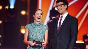 April marta arndt als neue tanzpartnerin zur seite gestellt bekam, nachdem sich christina luft bei der generalprobe am abend zuvor den fuß gebrochen hatte. Let S Dance 2021 Diese Gruppentanze Tanzen Die Kandidaten In Der Kennenlernshow