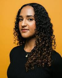 Mari Montgomery's Instagram, Twitter & Facebook