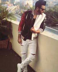 #ديراج_دوبار instagram videos and photos. Image May Contain 1 Person Standing And Outdoor Insta Fashion Cute Stars Innocent Girl