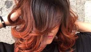 Capelli castani lunghi e mossi con shatush biondo: Shatush Che Cos E E Quali Sono Le Tonalita Piu In Voga Lifestar It