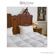 Usually available in either down or down alternative, the best summer duvets usually provide all of the fluff with none of the parachute's down lightweight duvet insert is light and fluffy, making it an ideal choice for hot summers or people who tend to run hot. Light Silktime Hungarian White Goose Down Comforter Summer Duvet