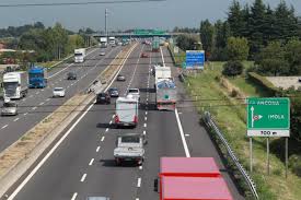 Its northern end is bologna (on the bypass with the tyrrhenian a1) and its southern ending is at taranto, bordering the adriatic coast and unifying historical local roads. Autostrada A14 Casello Di Imola Chiuso Nella Notte Tra Il 19 E Il 20 Giugno In Entrata Per Bologna E In Uscita Da Ancona Sabato Sera