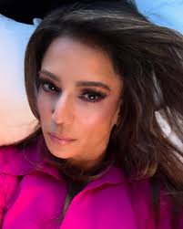 What my 6 hour round trip commute looks like at 5am as a single mom of 3.  🤦🏻‍♀️ I think I'm the only one who's carries a king sized pillow to work