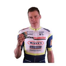 Iwg ) ist ein uci worldteam , dessen titel von der französischen supermarktkette intermarché , dem belgischen ingenieurbüro wanty und dem belgischen baustoffanbieter groupe gobert matériaux gesponsert wird. Cycling Team Sport Sticker By Intermarche Wanty Gobert Materiaux For Ios Android Giphy