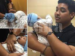 5)cuba tepuk bahagian belakang dan hadapan badan anak anda dengan tapak tangan. Cara Tepuk Yang Betul Hilangkan Kahak Baby Batuk Selesema Ikut Panduan Doktor Mingguan Wanita