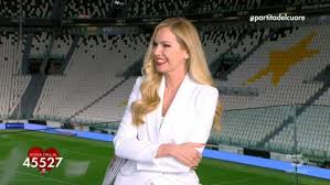 Dopo una vigilia caratterizzata dal 'caso' aurora leone , si scende in campo. 0ywtvh0zzfst M