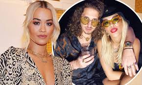 Rita ora biography,lifestyle,boyfriend,net worth,income,house,cars | lifestyle vlog 2020 ruclip.com/video/197gaify3_0/видео.html #rita_ora. Rita Ora Rekindles Her Relationship With Musician Ex Andrew Watt After Fling With Andrew Garfield Daily Mail Online