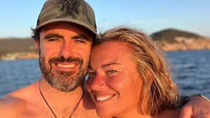 Caritina Goyanes y Antonio Matos: una idílica boda, un matrimonio salvado  por la fe de ella y sus escapadas con sus dos hijos