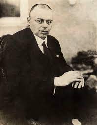 Acteur de théâtre et du cinéma muet en hongrie en 1919, il doit quitter son pays à la suite de la chute de l'éphémère régime communiste de béla kun, qu'il soutenait. Bela Kun February 20 1886 November 30 1939 Union Of The Soviet Socialist Republics Revolutionary Secret Police Official World Biographical Encyclopedia