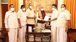 Mk stalin moves forward.meets tn governor and stakes claim to form the government! Tnzs B505z3mym