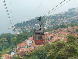 Si stacca cabina della #funivia tra #stresa e il #mottarone: Smz56goicvy5cm