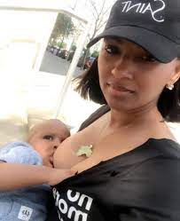 Tara Wallace Look At Me Breastfeeding My Baby The Hollywood Gossip