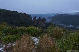 The three sisters in the blue mountains. Sunrise Benpearsephotography