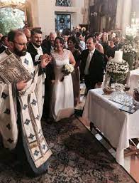 Σχεδιάζω γάμους & βαπτίσεις απο τις αρχές του '90. Krhth Tosa Xronia To Paideye To Koritsi O Gamos Poy Egine Prwtoselido Kai Ektakto Stis Eidhseis Pics Vid